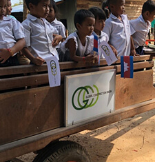 カンボジアへ水草を運ぶトラクターを贈呈しました